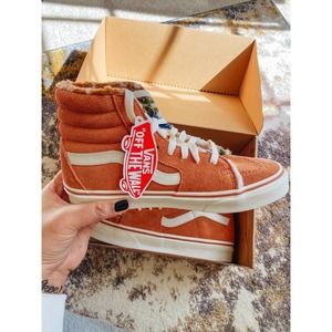 NIB VANS Suede Sherpa Sk8-Hi SIZE 8